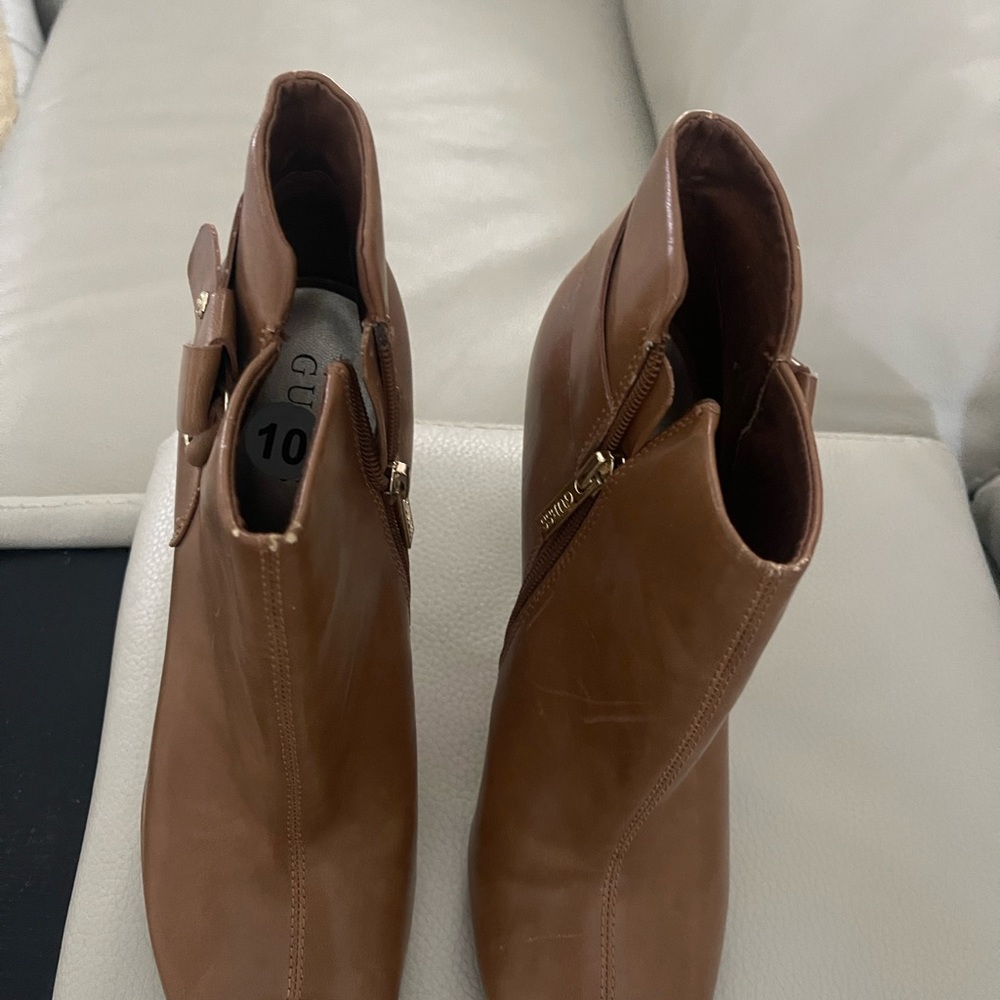 Guess - Picture 2 of 10